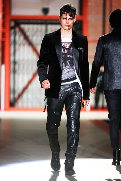 Look 32